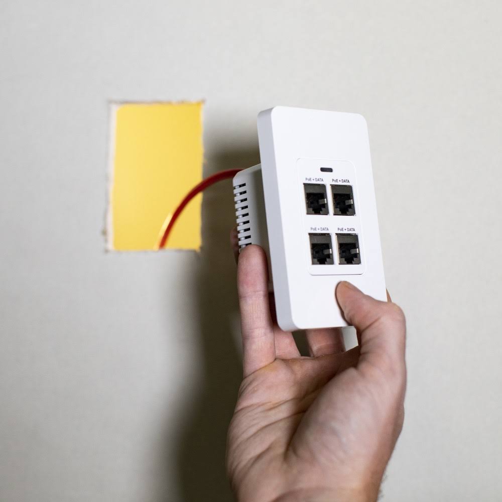 4 Port In-Wall Gigabit PoE Extender X92589