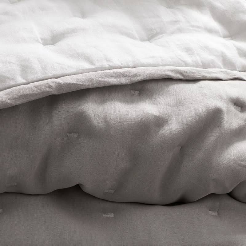 Reversible White/Gray Solid Full/Queen Linen Quilt P9178