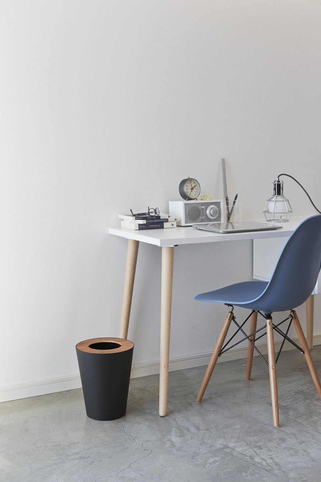 Black Round Trash Can O61687