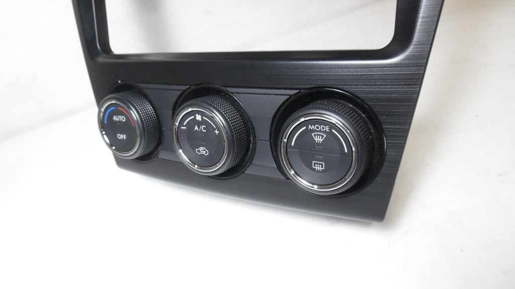 Pre-Owned Subaru Forester Auto Climate AC Heater Temperature Control O9874