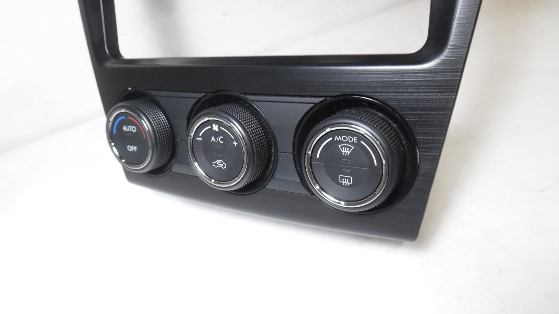 Pre-Owned Subaru Forester Auto Climate AC Heater Temperature Control O9874
