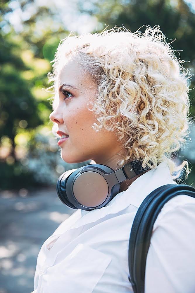 Wireless Over-Ear High Resolution Headphones (Black) M37427