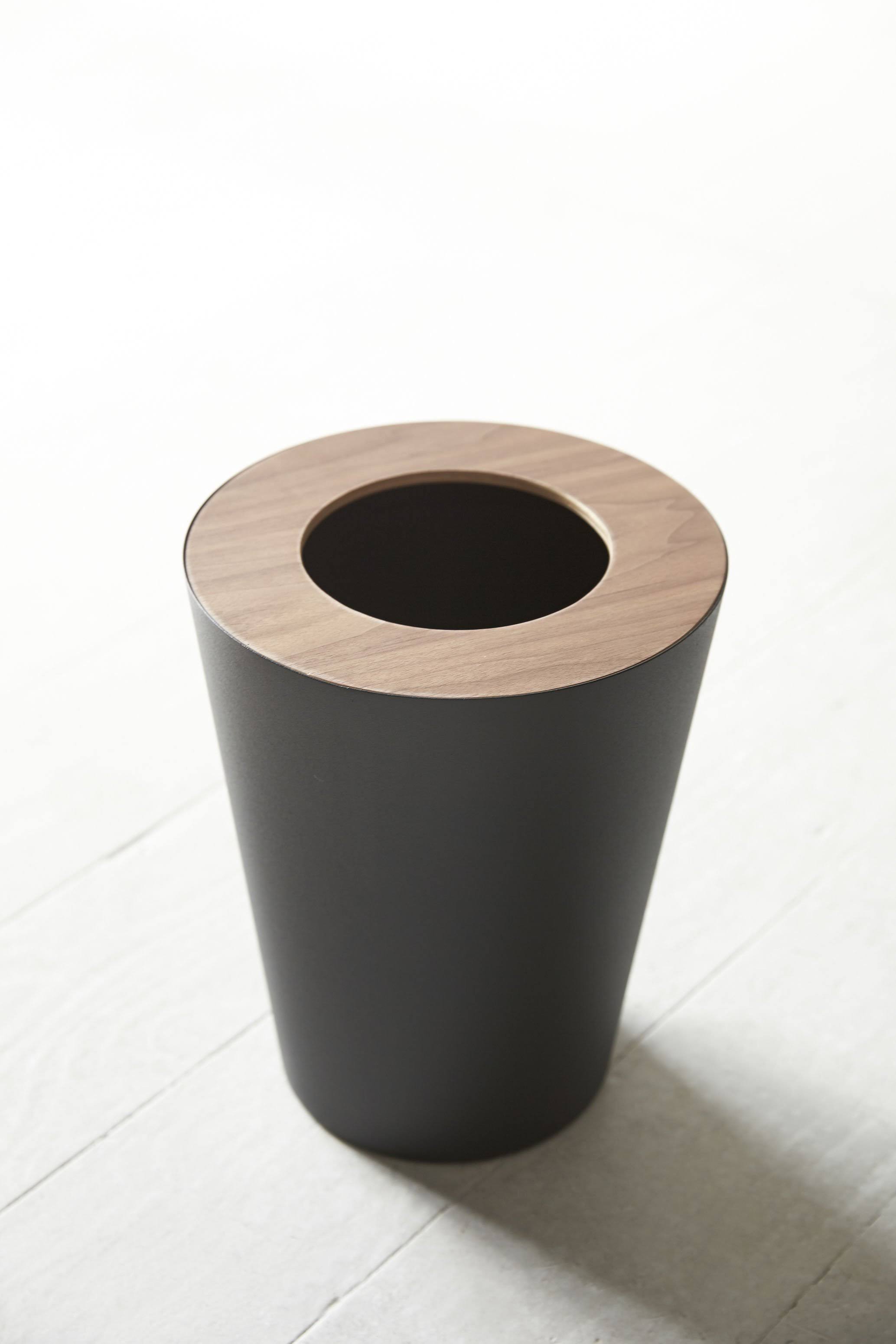 Black Round Trash Can O61687