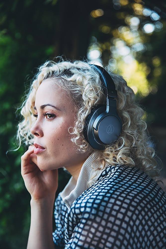Wireless Over-Ear High Resolution Headphones (Black) M37427