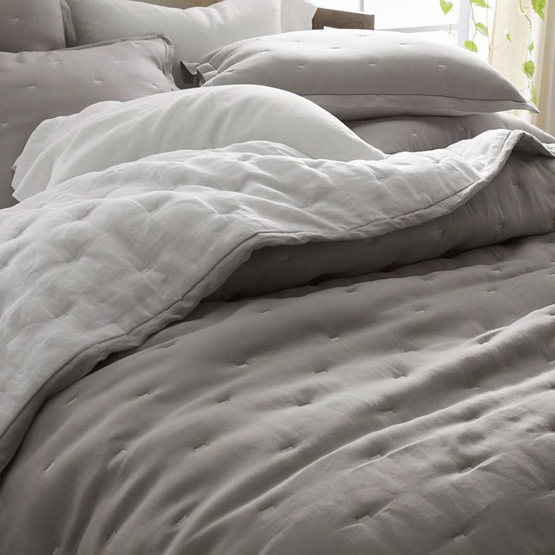 Reversible White/Gray Solid Full/Queen Linen Quilt P9178