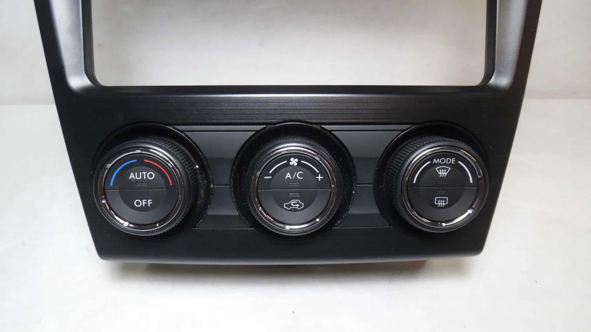 Pre-Owned Subaru Forester Auto Climate AC Heater Temperature Control O9874