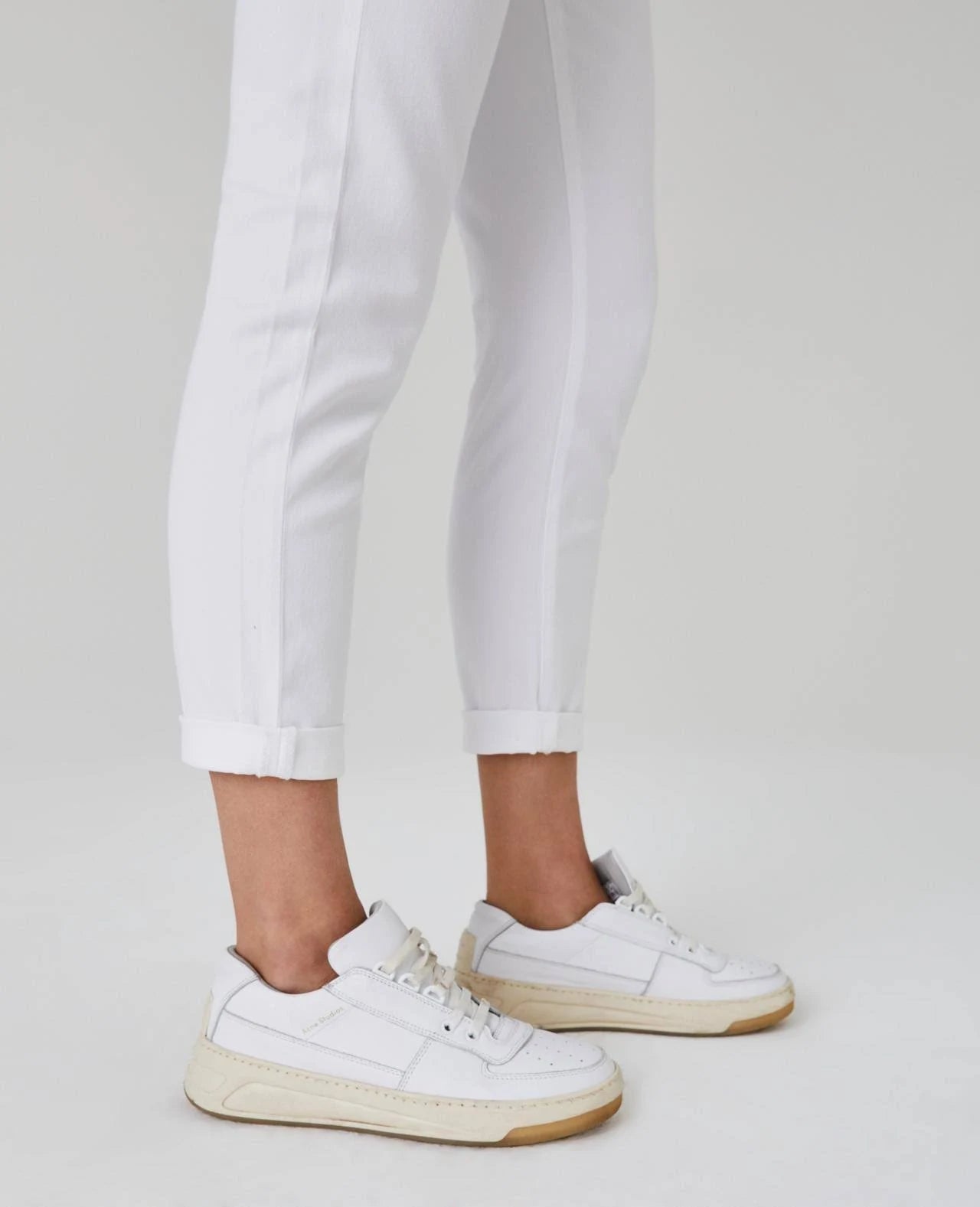 White 27 U67375