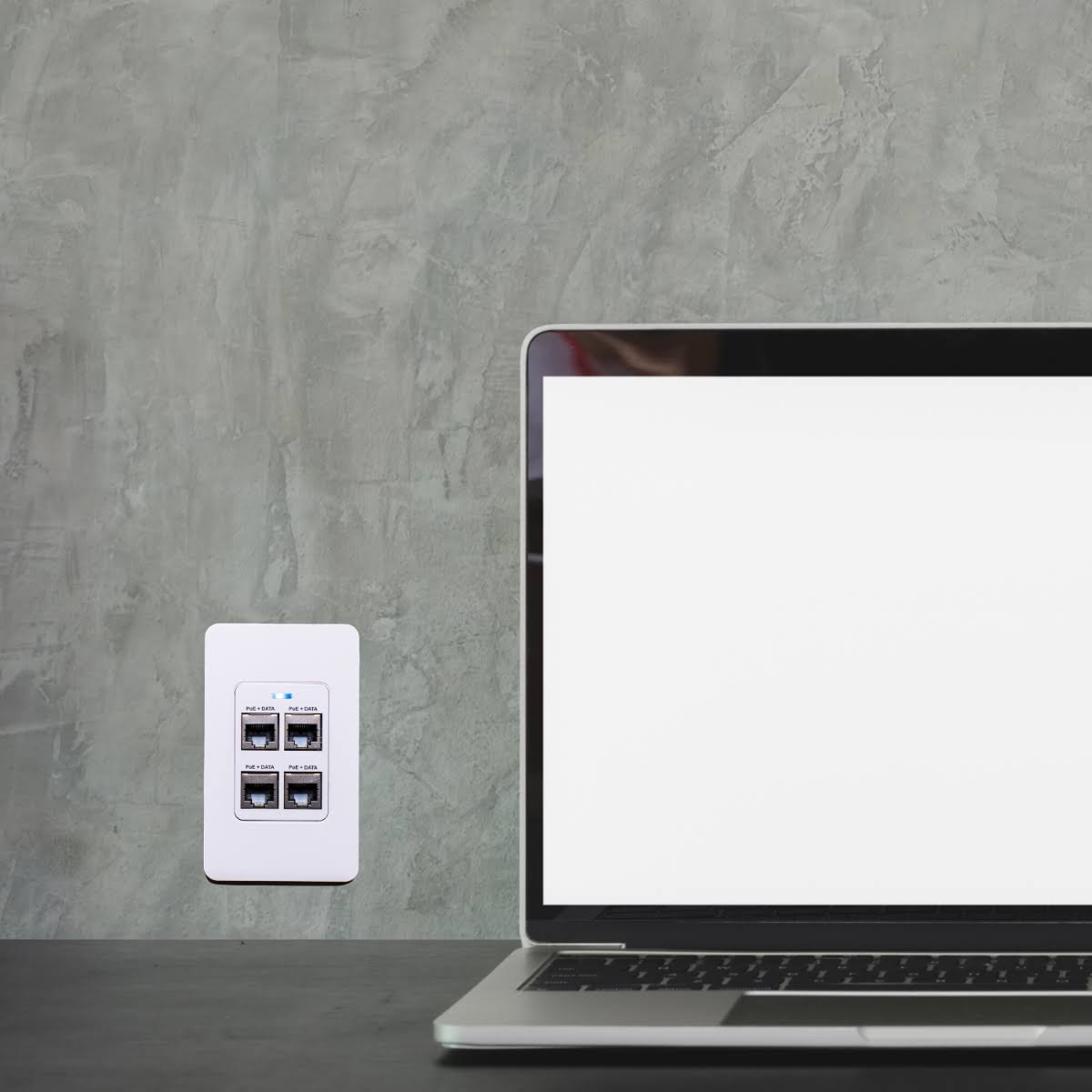 4 Port In-Wall Gigabit PoE Extender X92589